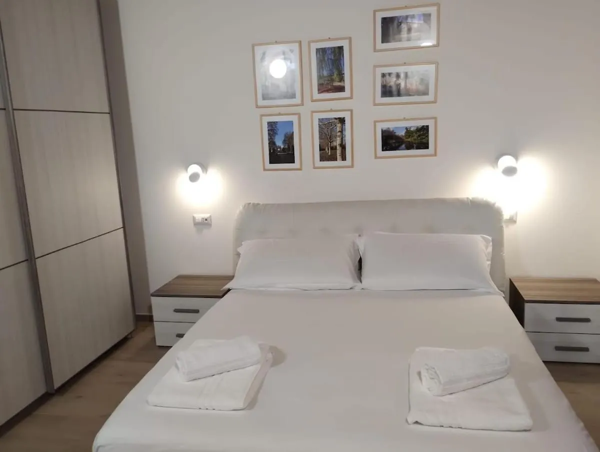 Apartment Happiness In Corso Como Milan